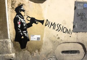 Street Art: a Roma in Via Rasella "DIMISSIONI" la nuova opera della Street Artist Laika