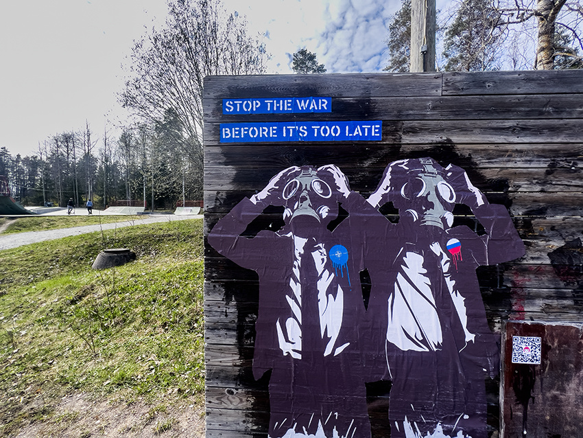 Laika al confine con la Russia per la nuova opera “Before it’s too late”