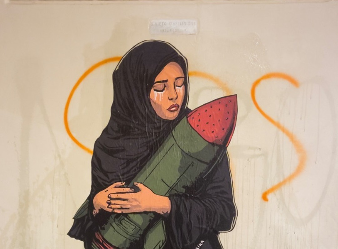 ‘Too Many Bombs’, A Roma l’ultima opera di Laika sulla guerra in Palestina
