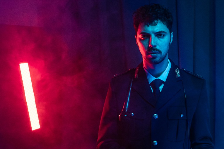 Revman, il Poliziotto Rapper: il libro d’esordio di Sebastiano Vitale tra legalità, musica e impegno sociale